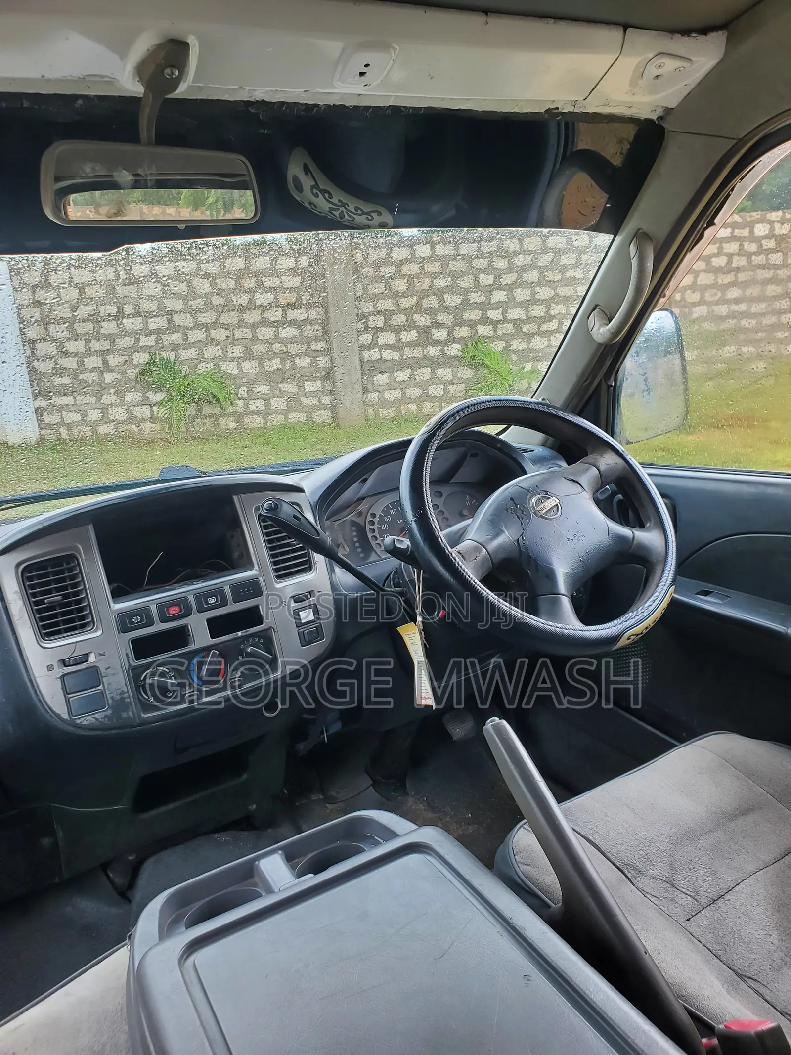 Nissan Caravan (Urvan) 2010 White