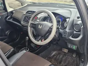 Honda Fit Shuttle 1.3 Hybrid 2WD 2013 Gray