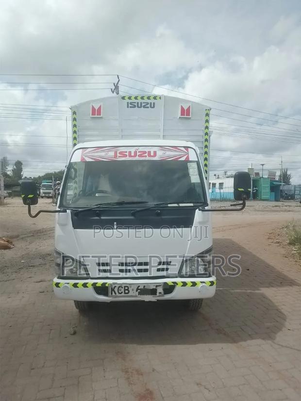 Isuzu NKR Local Assembly 2015 - main view