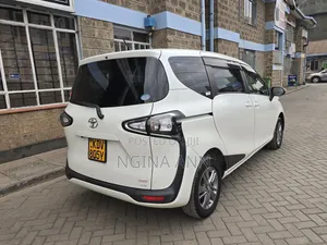 Toyota Sienta 2019 White