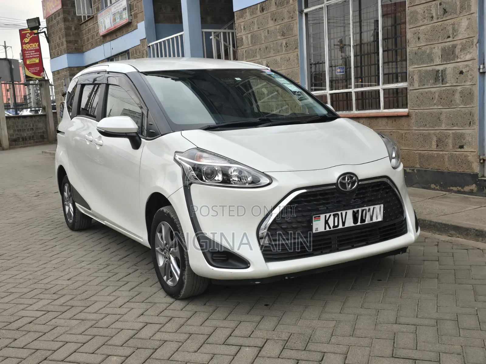 Toyota Sienta 2019 White