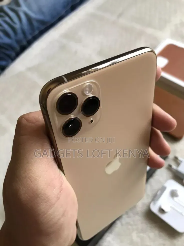 New Apple iPhone 11 Pro Max 256 GB Gold
