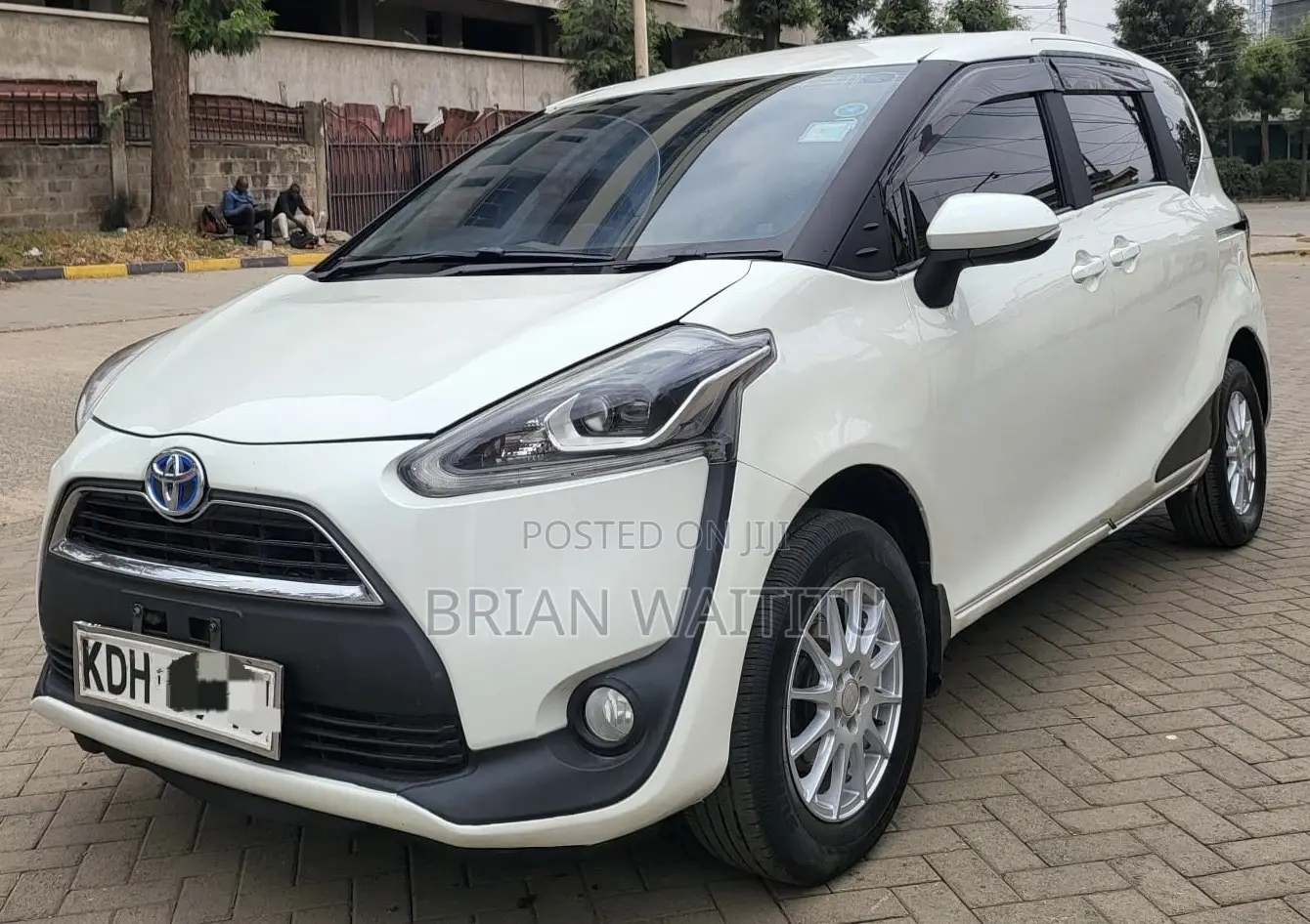 Toyota Sienta 2017 White