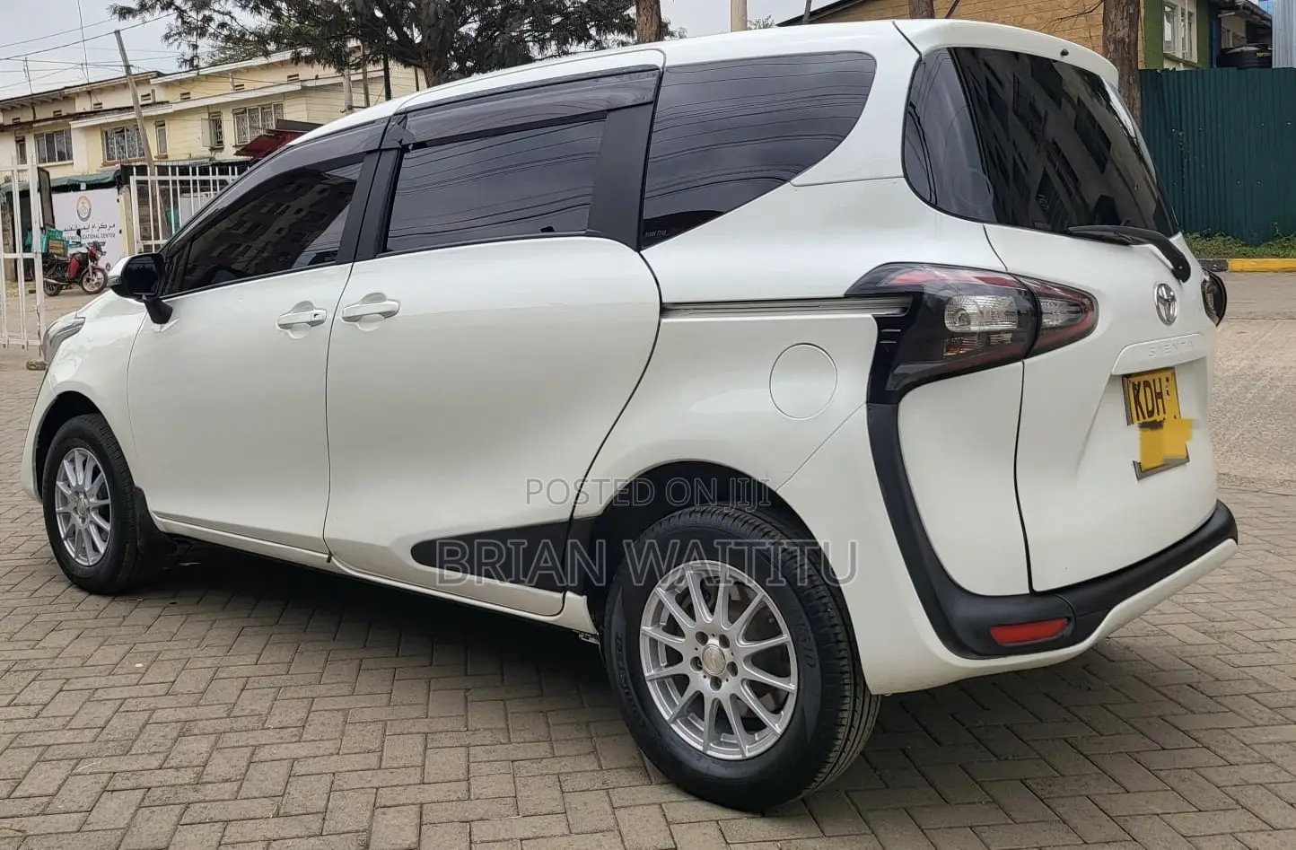 Toyota Sienta 2017 White