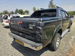 Toyota Hilux 2014 Black