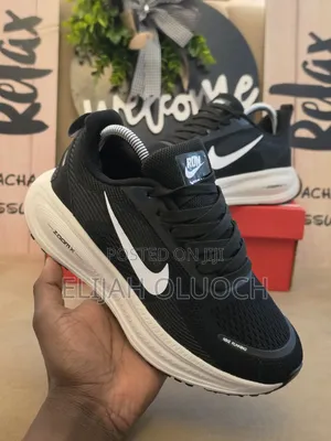 "NiKE VOMERO 18 Training/Running Shoes