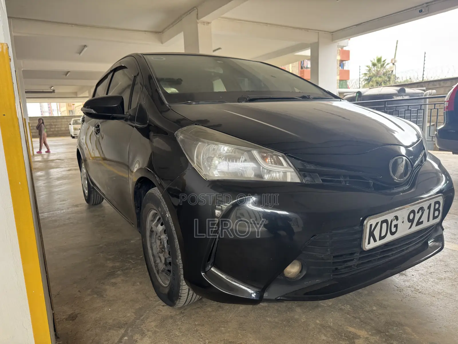 Toyota Vitz 1.0 FWD 5dr 2014 Black