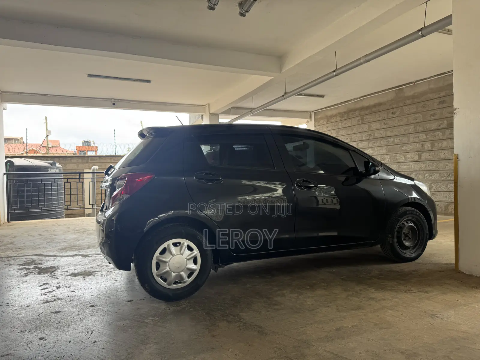 Toyota Vitz 1.0 FWD 5dr 2014 Black