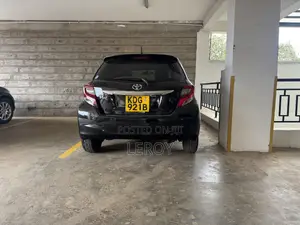 Toyota Vitz 1.0 FWD 5dr 2014 Black