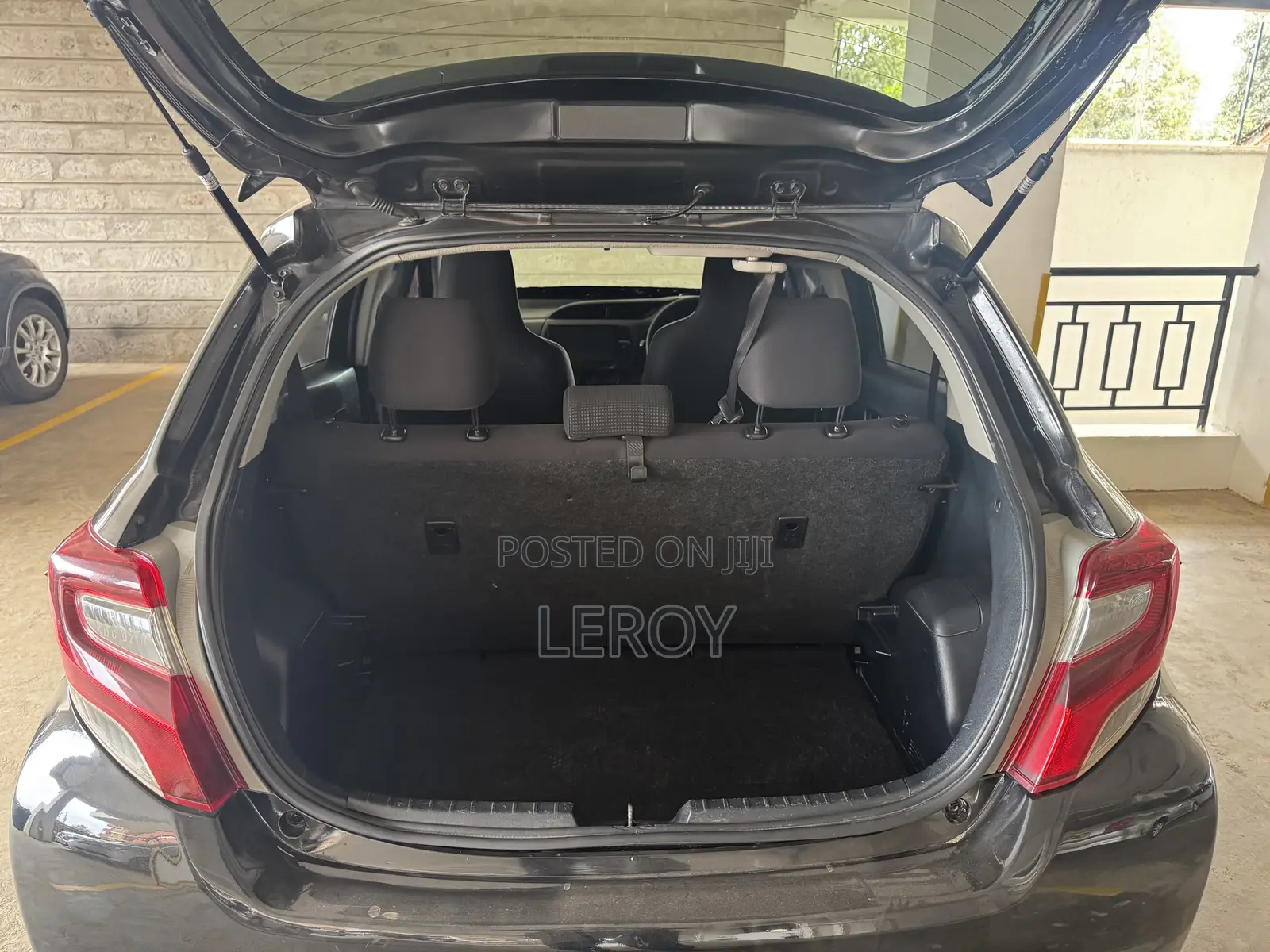 Toyota Vitz 1.0 FWD 5dr 2014 Black