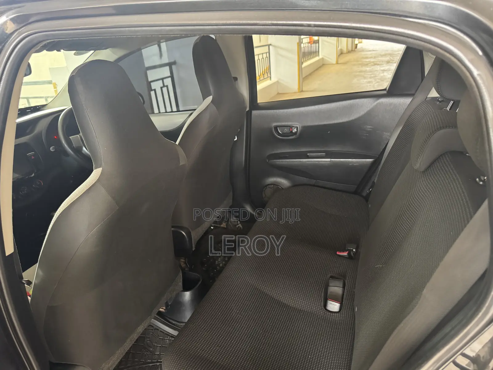 Toyota Vitz 1.0 FWD 5dr 2014 Black