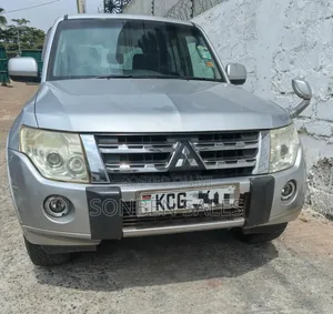 Mitsubishi Pajero 3.0 2010 Silver