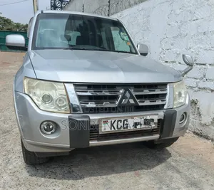 Mitsubishi Pajero 3.0 2010 Silver