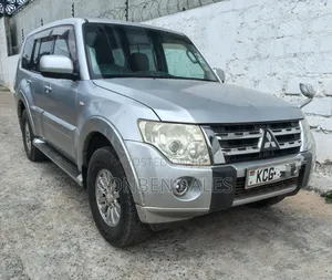 Mitsubishi Pajero 3.0 2010 Silver