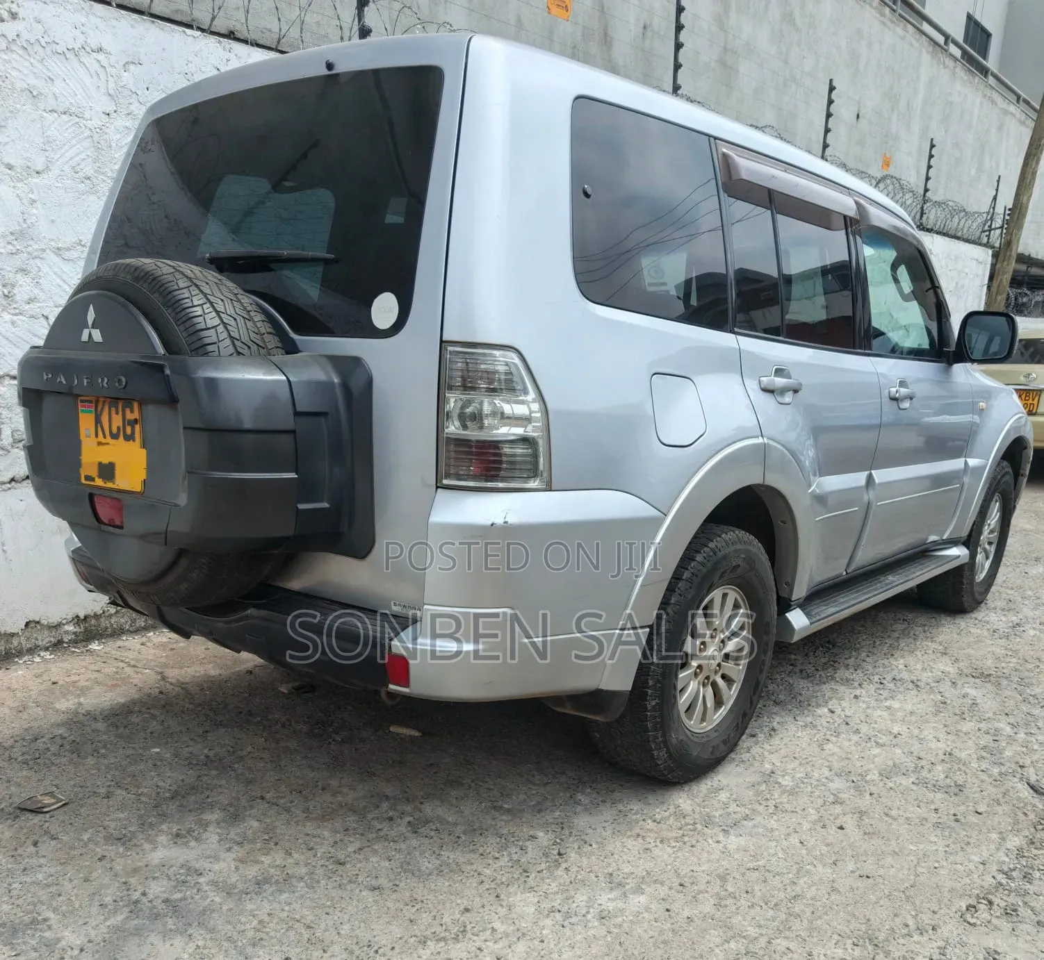 Mitsubishi Pajero 3.0 2010 Silver