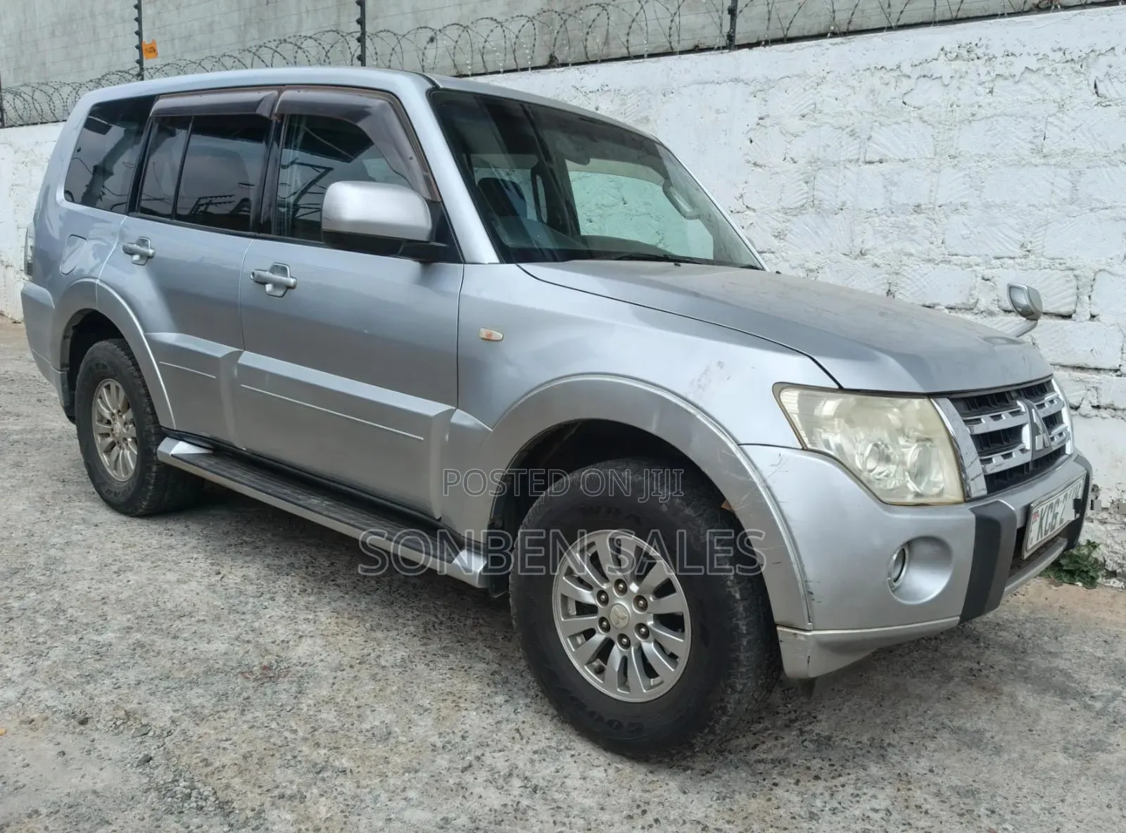 Mitsubishi Pajero 3.0 2010 Silver