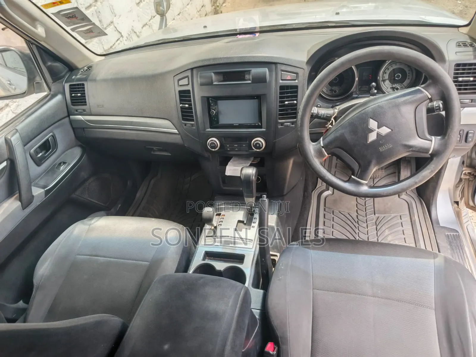 Mitsubishi Pajero 3.0 2010 Silver