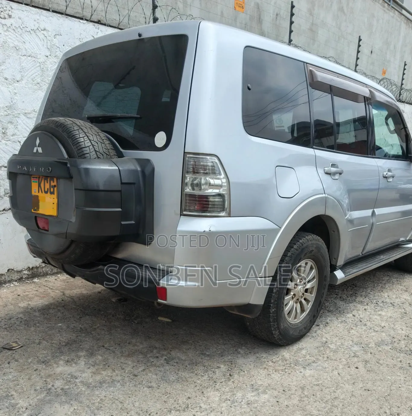 Mitsubishi Pajero 3.0 2010 Silver