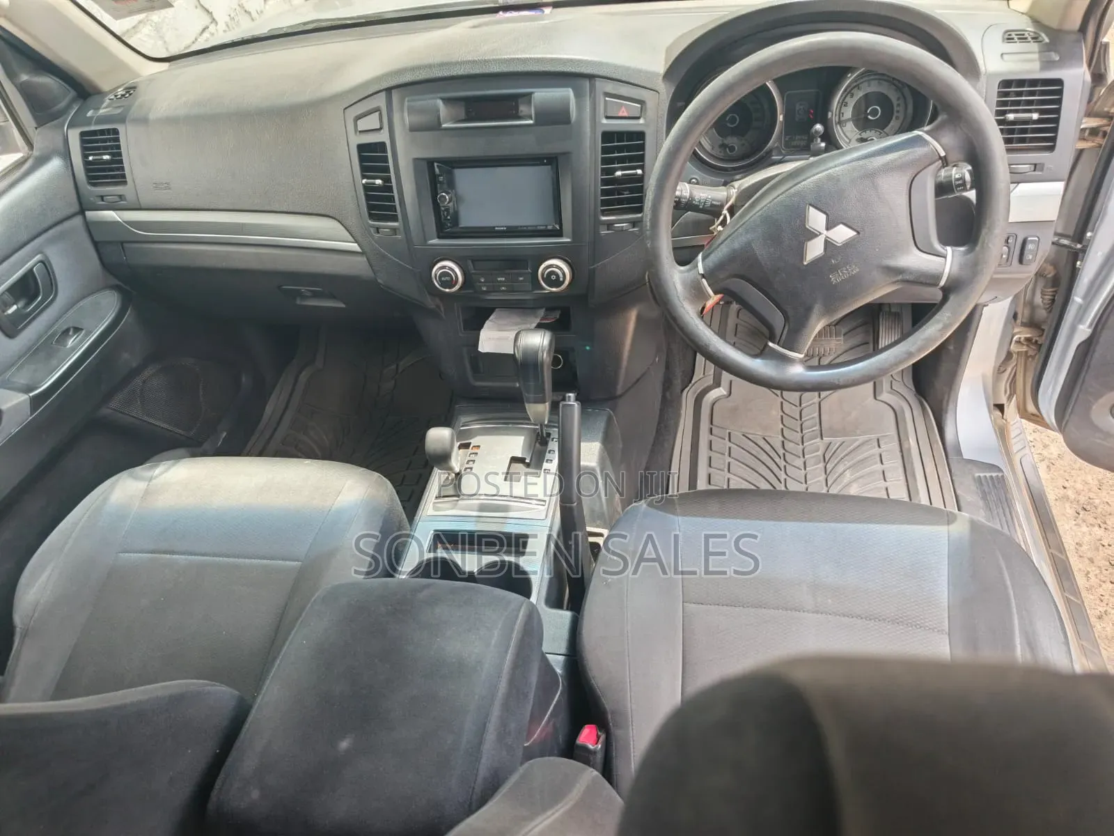 Mitsubishi Pajero 3.0 2010 Silver