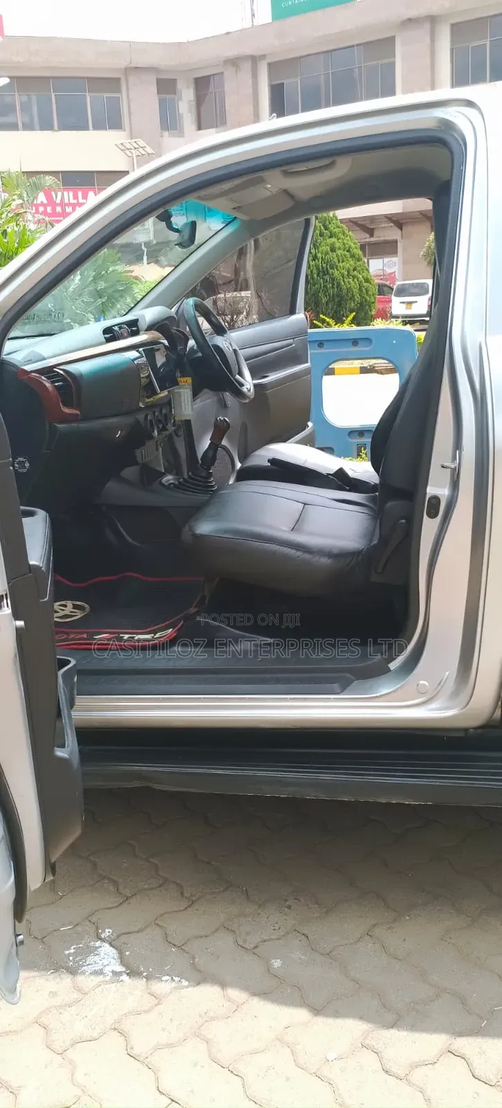 Toyota Hilux 2015 Silver
