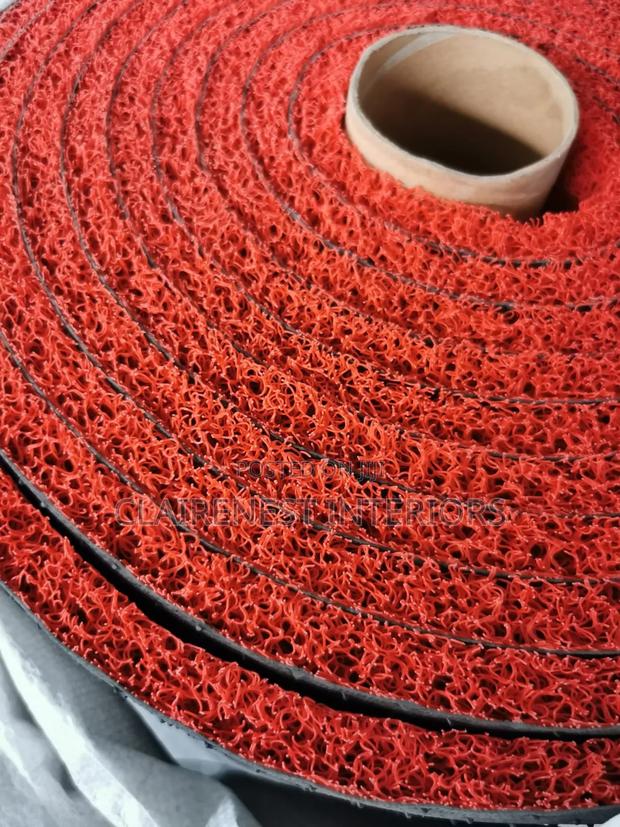 Strong Grip and Excellent Dirt-Trapping Performance in One PVC Mat. - main view