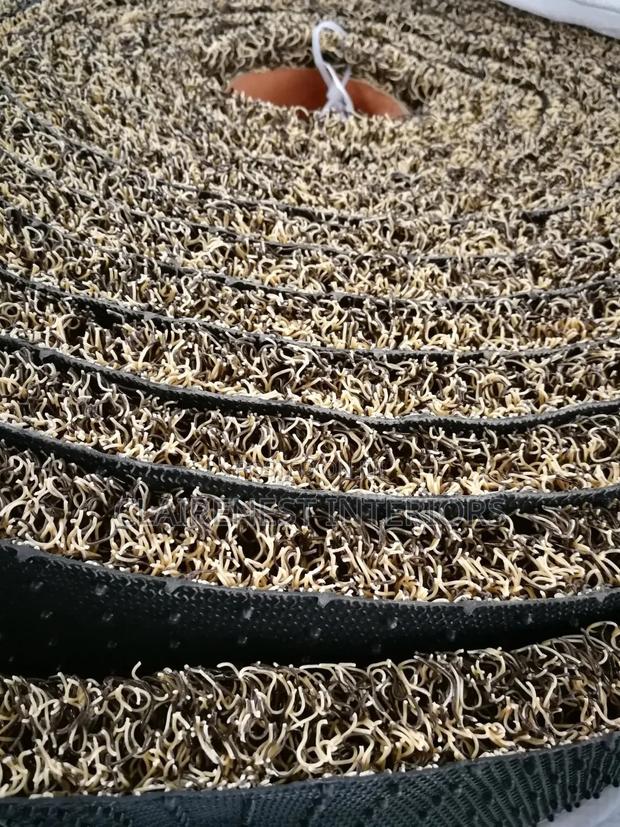 Strong Grip and Excellent Dirt-Trapping Performance in One PVC Mat. - thumbnail 2