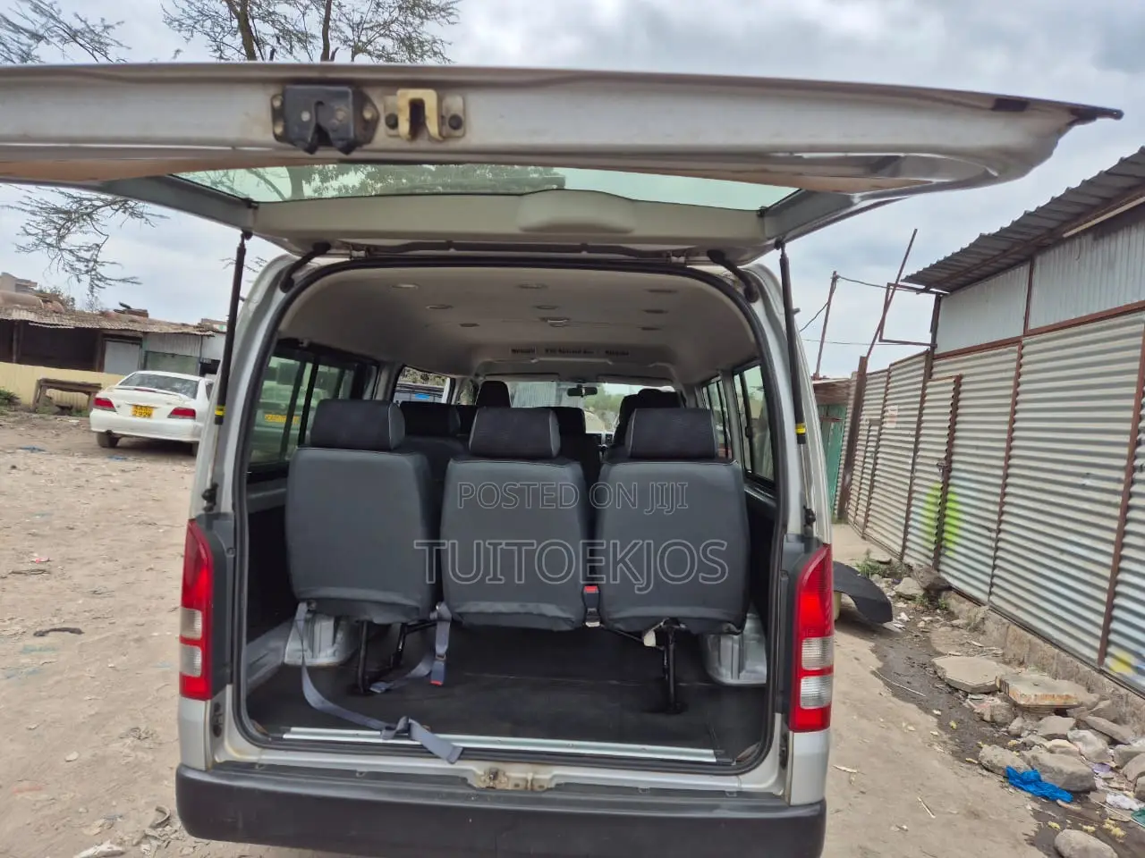 Toyota HiAce 2013 Silver