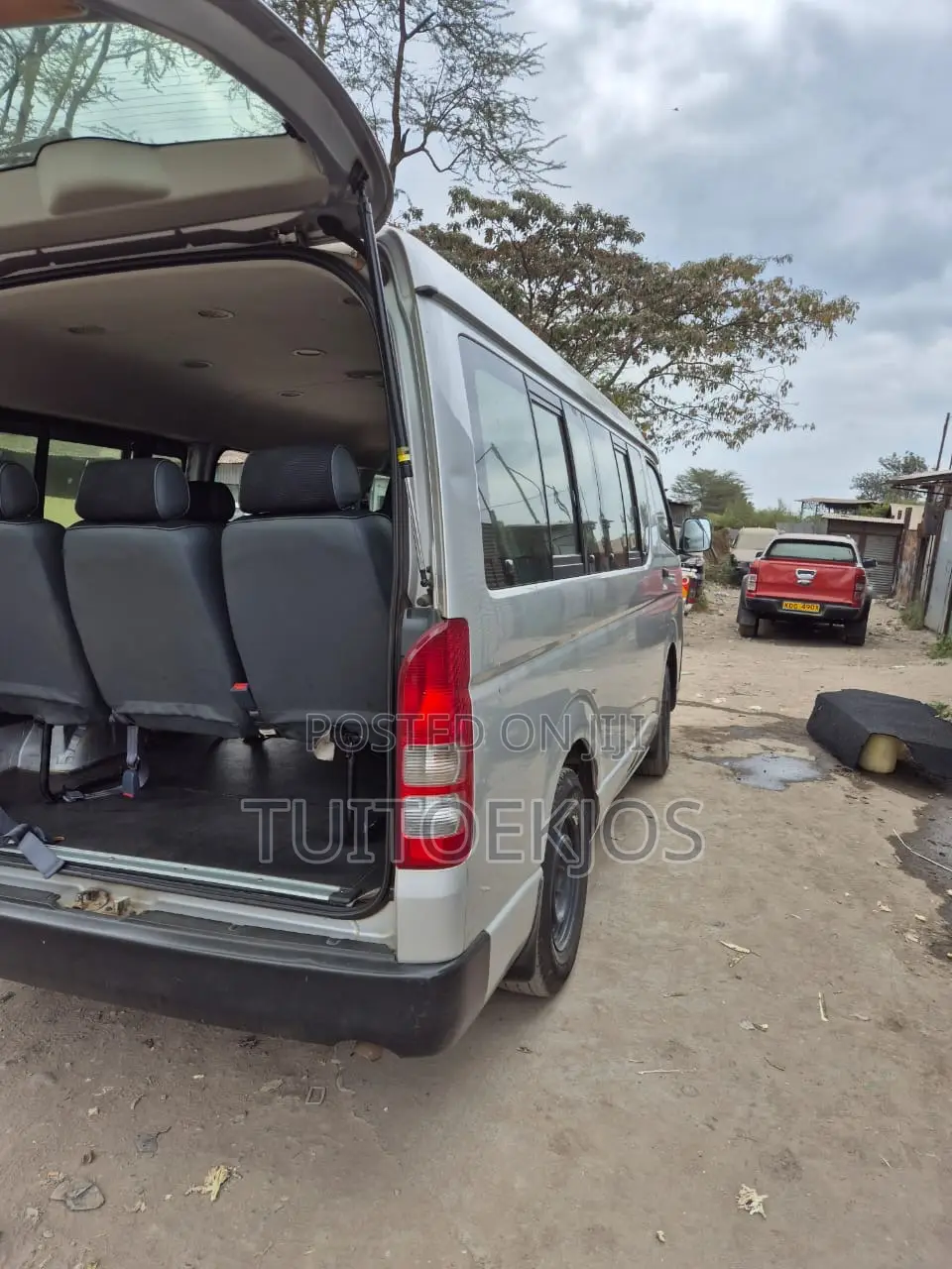 Toyota HiAce 2013 Silver