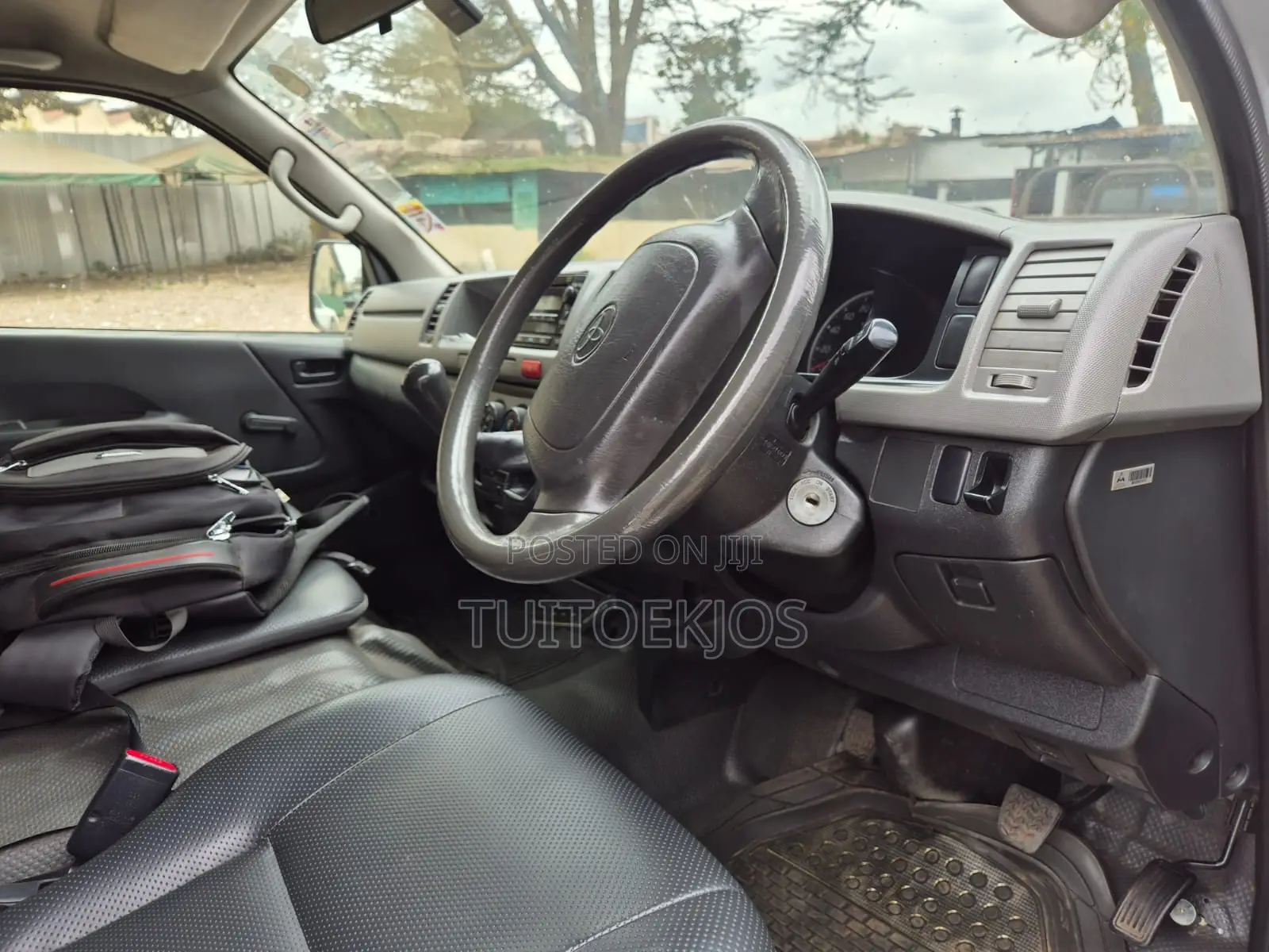 Toyota HiAce 2013 Silver