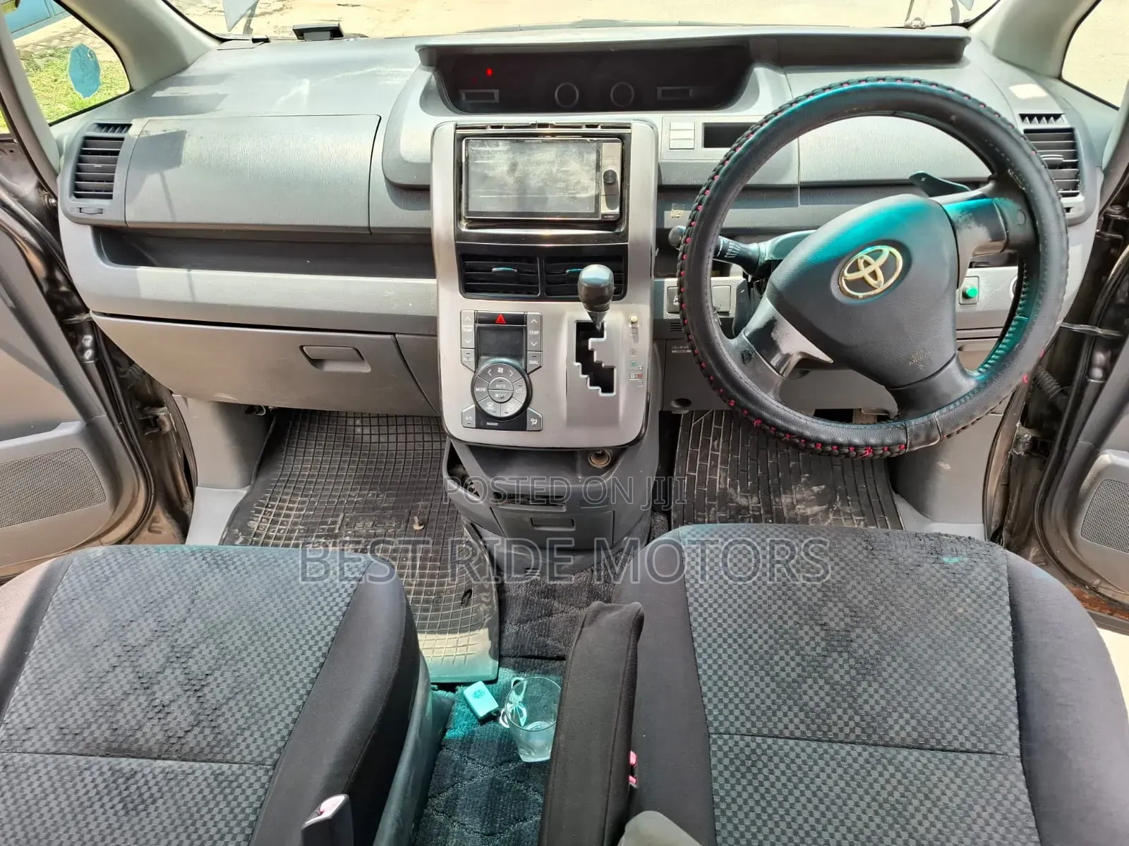 Toyota Noah 2007 Gray