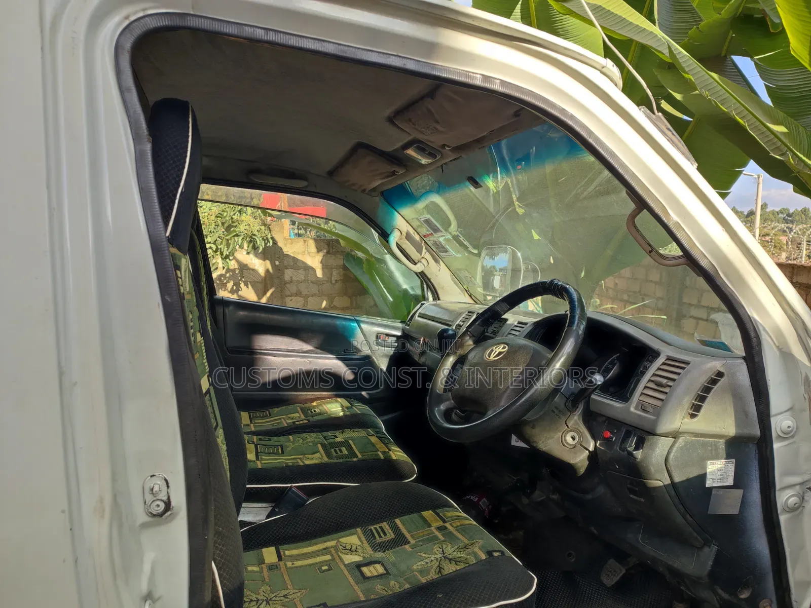 Toyota HiAce 2011 White