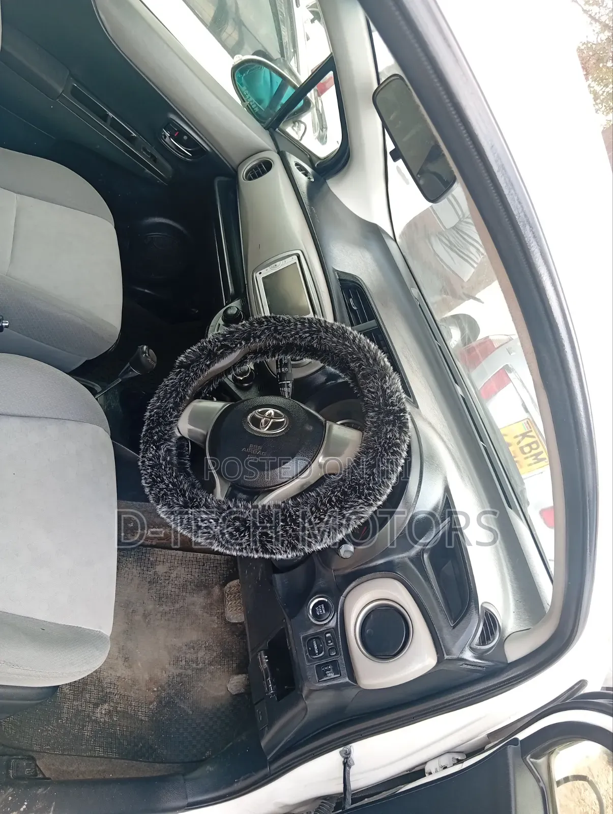 Toyota Vitz 2013 White