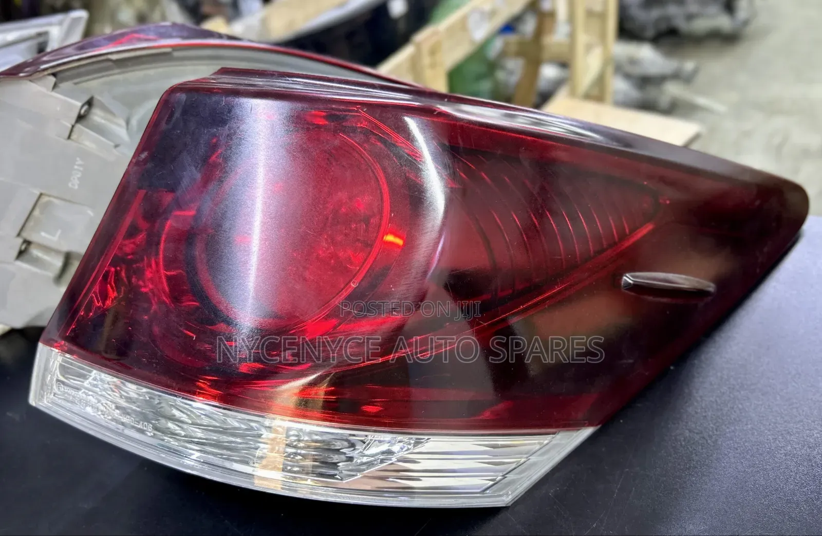 Bootlight Toyota Crown Athlete
