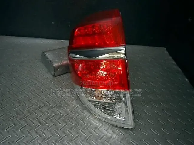 Toyota Vanguard 2014 Tailight