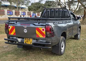Toyota Hilux 2020 Burgundy