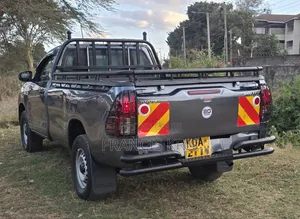Toyota Hilux 2020 Burgundy