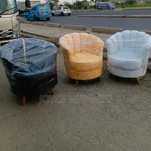 Stylish Flower-Shaped Accent Chairs for Beauty Parlours