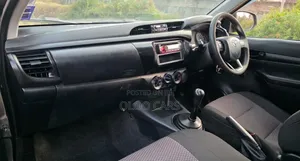 Toyota Hilux 2020 Silver