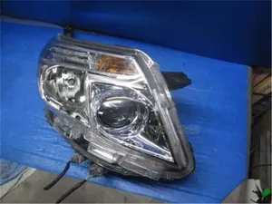 Headlight Noah 2015