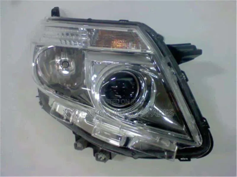 Headlight Noah 2015