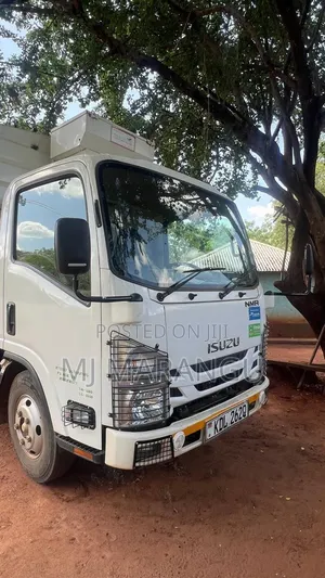 Isuzu Truck 2022 White