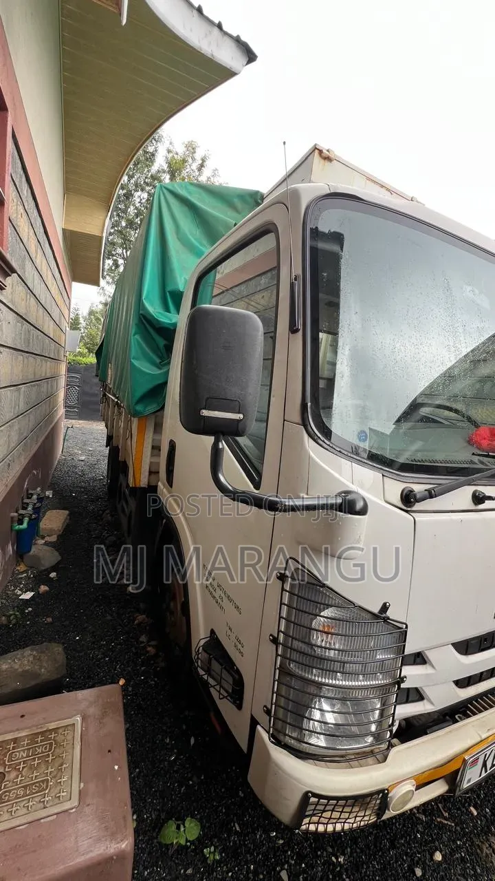 Isuzu Truck 2022 White