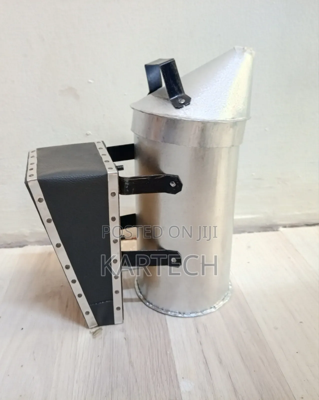 Bee Hive Smoker With Air Bellows