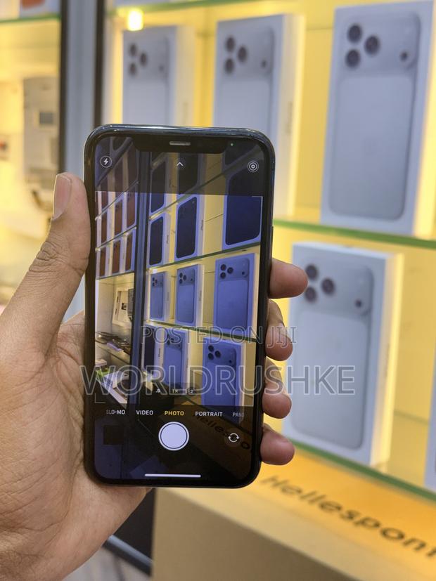 Apple iPhone 11 Pro 64 GB Black - main view