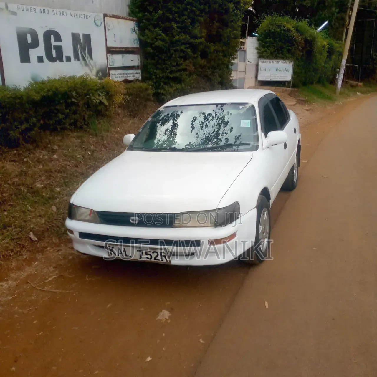 Toyota Corolla 2000 White
