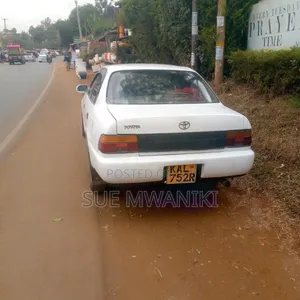 Toyota Corolla 2000 White