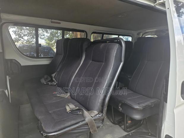 Toyota HiAce 2012 White - thumbnail 2