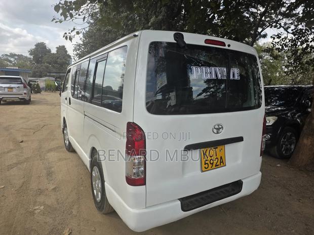 Toyota HiAce 2012 White - thumbnail 4
