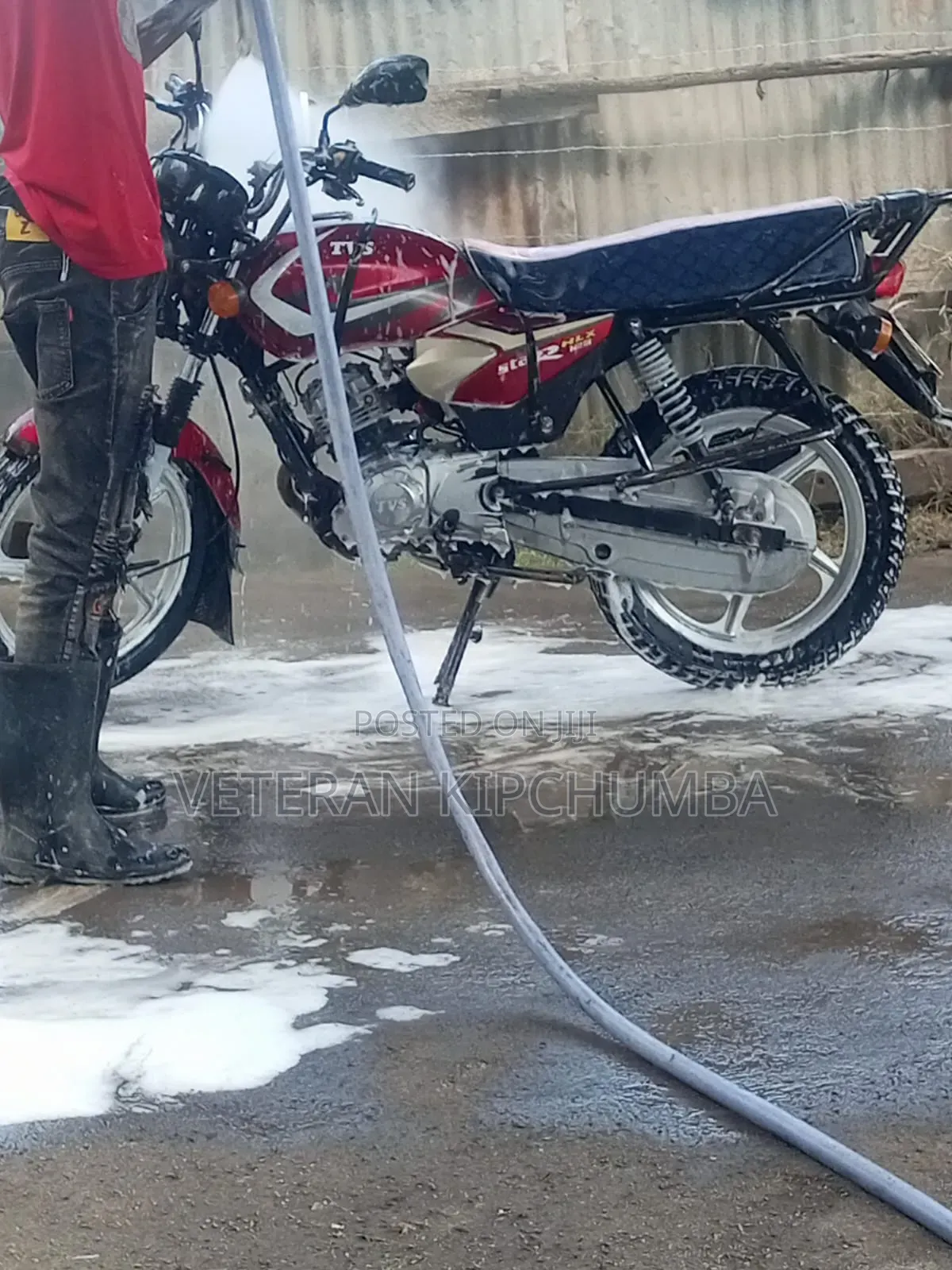 TVS HLX 125 2022 Red