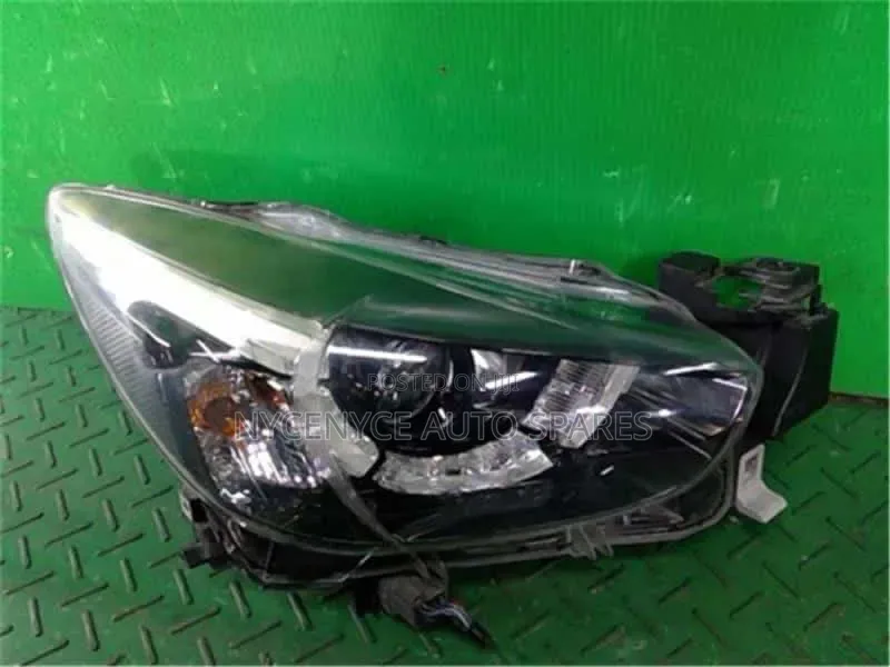 Headlight Demio 2015 Xenon